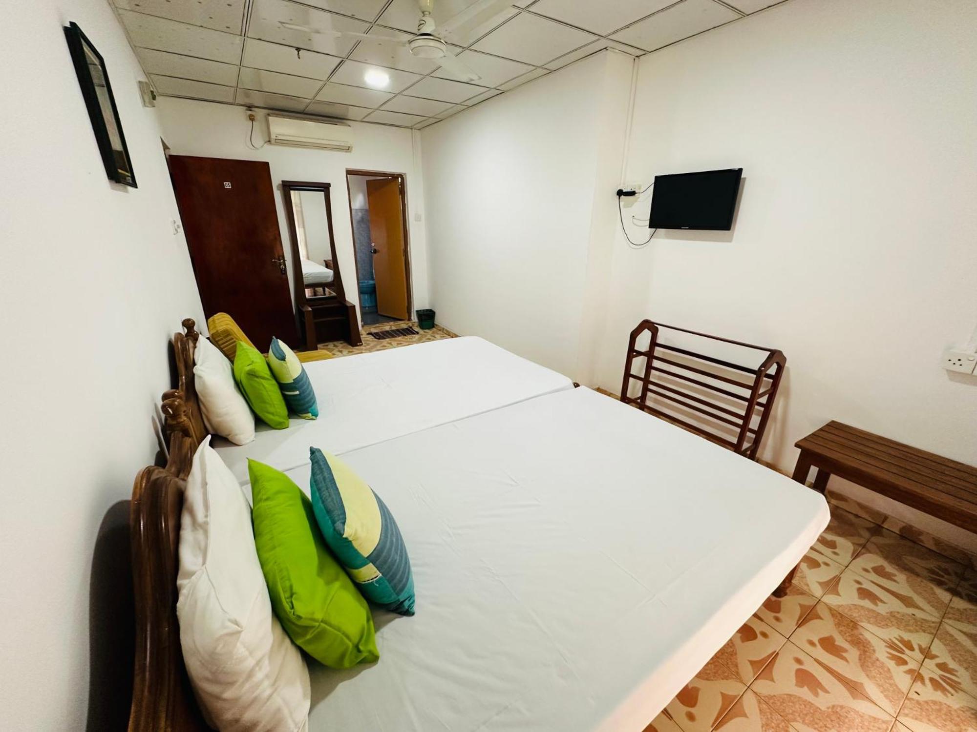 Tishan Holiday Resort Полоннарува Экстерьер фото
